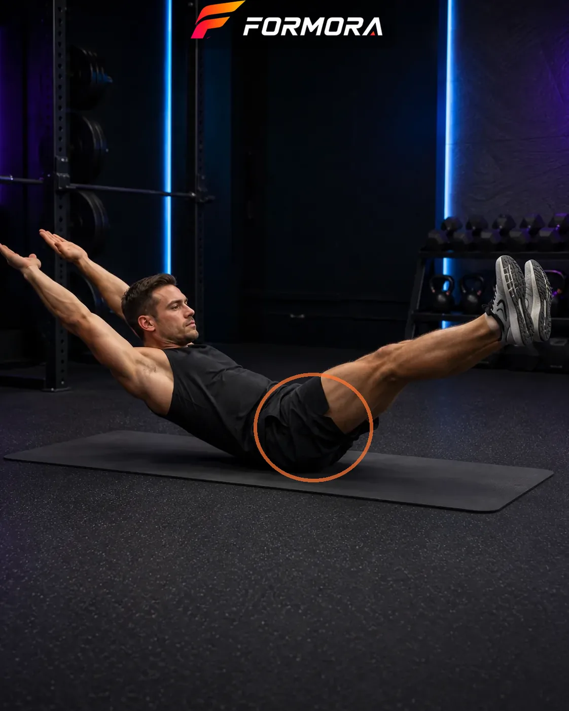 Hollow Rock form odağı: salınım boyunca bel-pelvis hattı kontrollü ve gövde kalçadan katlanmadan tek parça kalıyor.