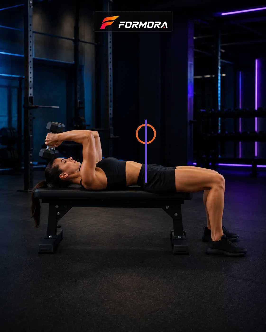 Yatarak Triceps Extension form odağı: üst kol mümkün olduğunca sabit, hareket dirsek çevresinde ve bilek önkol hattında.